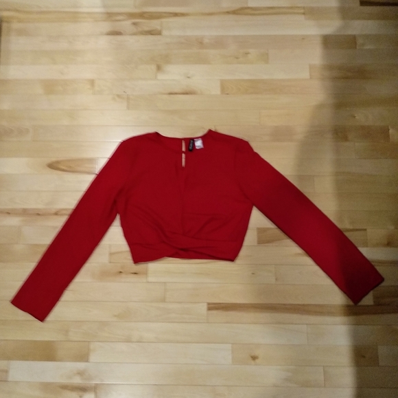 H&M Divided red crop top - Picture 2 of 4